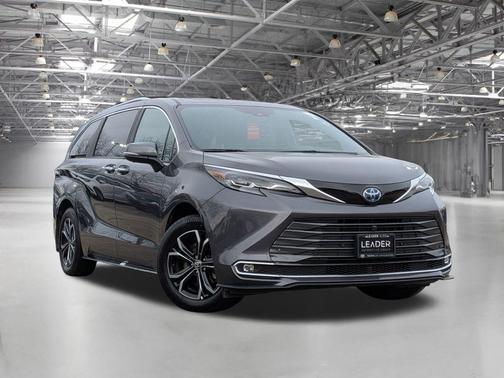 2025 Toyota Sienna Platinum