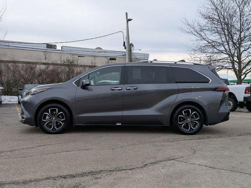 2025 Toyota Sienna Platinum