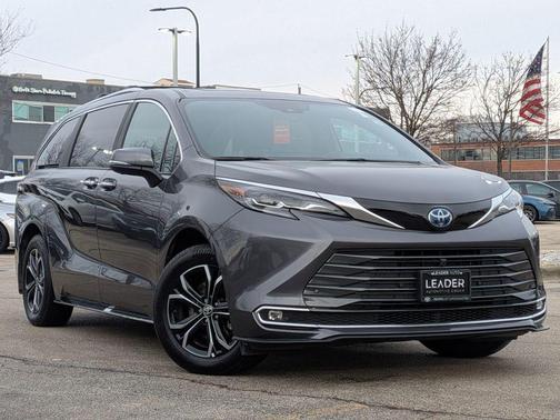 2025 Toyota Sienna Platinum