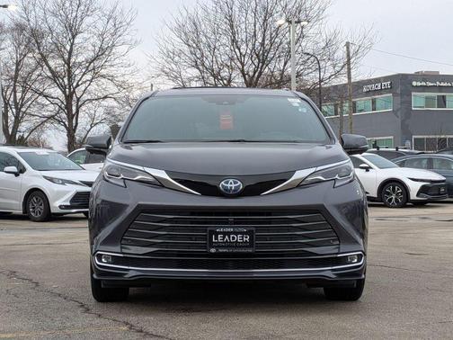 2025 Toyota Sienna Platinum