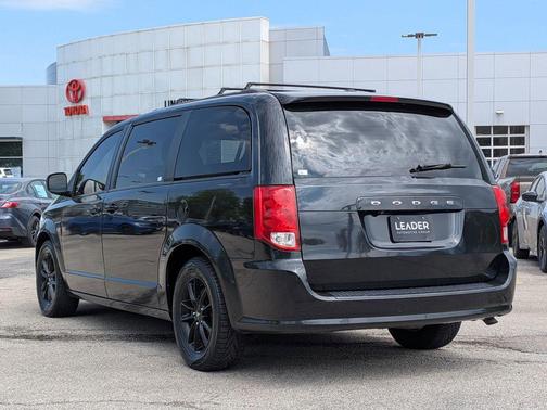 Black Onyx Crystal Pearlcoat 2019 Dodge Grand Caravan SE