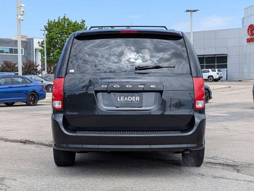 Black Onyx Crystal Pearlcoat 2019 Dodge Grand Caravan SE