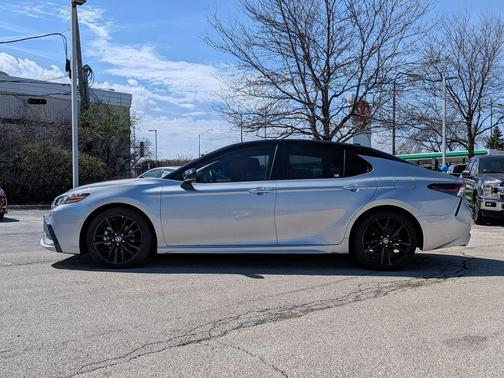 Celestial Silver Metallic/Midnight Black Metallic 2023 Toyota Camry XSE