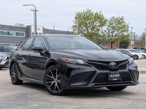 Midnight Black Metallic 2022 Toyota Camry SE