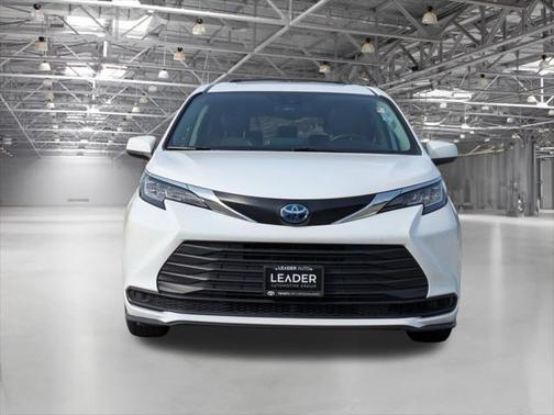 2023 Toyota Sienna LE