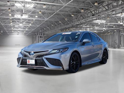 2024 Toyota Camry Hybrid SE