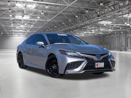 2024 Toyota Camry Hybrid SE