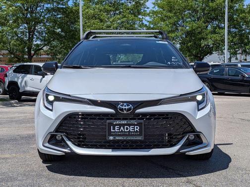 Wind Chill Pearl/Midnight Black Metallic 2026 Toyota Corolla XSE