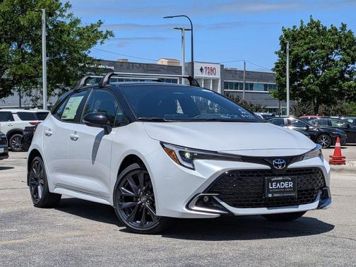 Wind Chill Pearl/Midnight Black Metallic 2026 Toyota Corolla XSE