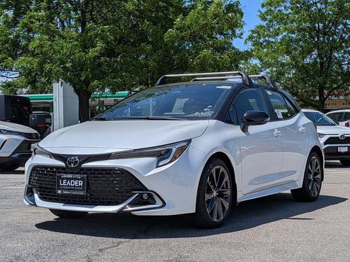 Wind Chill Pearl/Midnight Black Metallic 2026 Toyota Corolla XSE