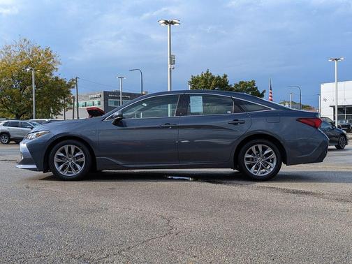 2021 Toyota Avalon XLE