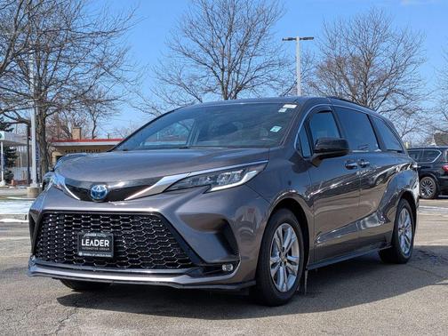 2021 Toyota Sienna XSE 7 Passenger