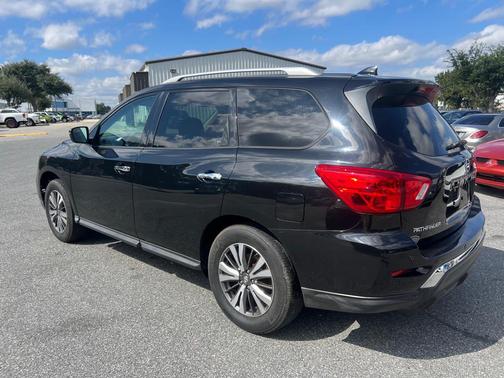 2019 Nissan Pathfinder SV