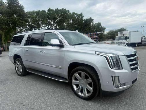 Radiant Silver Metallic 2017 Cadillac Escalade ESV Luxury