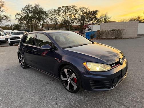 2015 Volkswagen Golf GTI 2.0T SE 4-Door