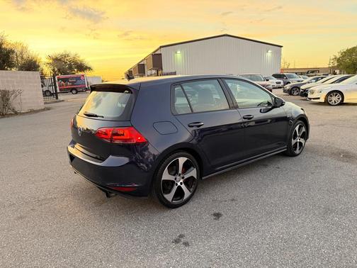 2015 Volkswagen Golf GTI 2.0T SE 4-Door