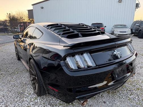 2017 Ford Mustang V6