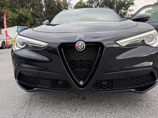 Vulcano Black Metallic 2022 Alfa Romeo Stelvio Ti