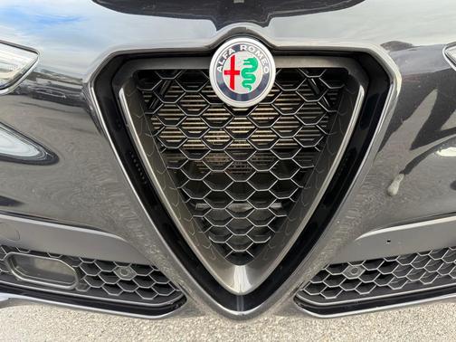 Vulcano Black Metallic 2022 Alfa Romeo Stelvio Ti