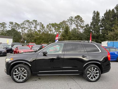 2017 Volvo XC90 T6 Momentum