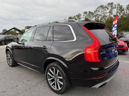2017 Volvo XC90 T6 Momentum