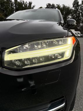 2017 Volvo XC90 T6 Momentum