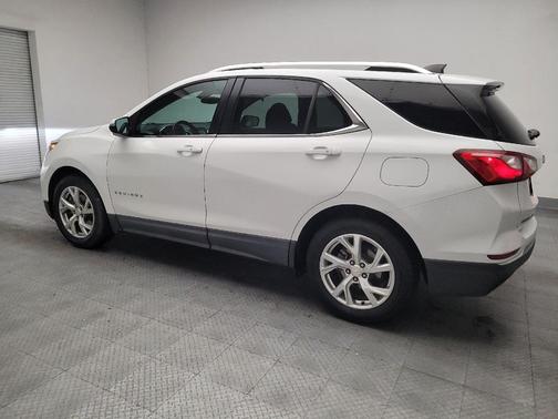 White 2018 Chevrolet Equinox 2LT