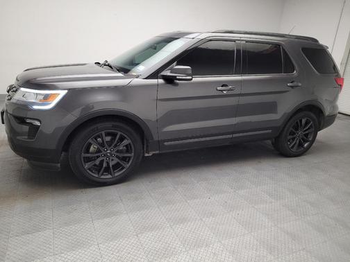 Magnetic Metallic 2018 Ford Explorer XLT