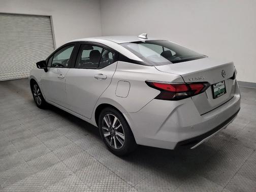 Brilliant Silver Metallic 2024 Nissan Versa 1.6 SV