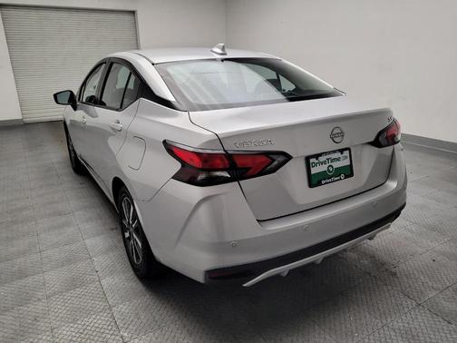 Brilliant Silver Metallic 2024 Nissan Versa 1.6 SV