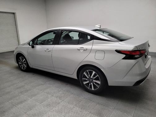 Brilliant Silver Metallic 2024 Nissan Versa 1.6 SV