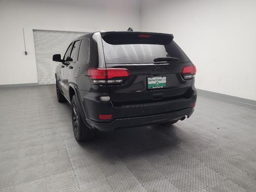 Diamond Black Crystal Pearlcoat 2018 Jeep Grand Cherokee Altitude