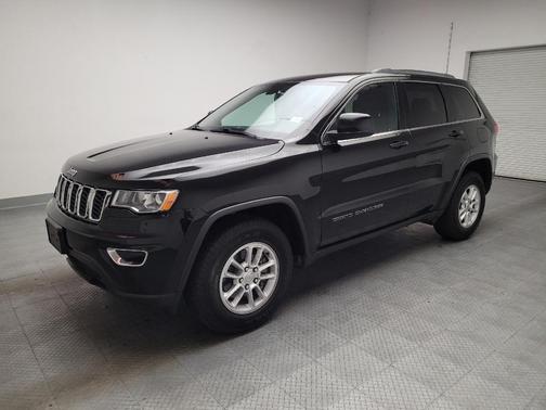 Diamond Black Crystal Pearlcoat 2019 Jeep Grand Cherokee Laredo