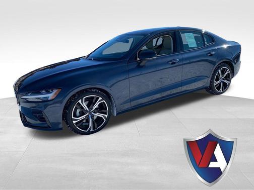 2024 Volvo S60 B5 Core Dark Theme