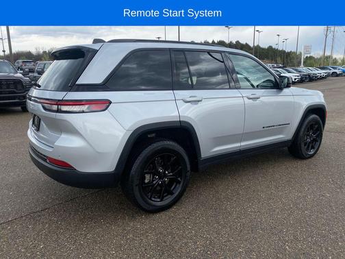 Silver Zynith 2024 Jeep Grand Cherokee Altitude
