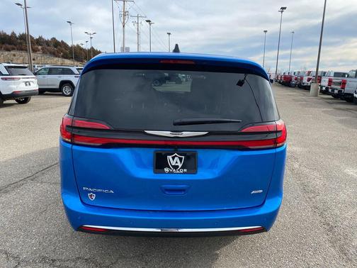 2026 Chrysler Pacifica L