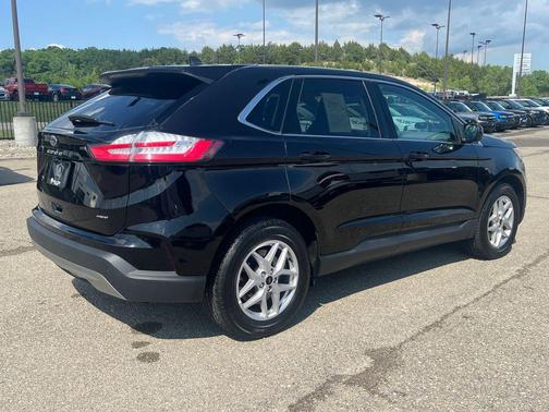 Black Metallic 2023 Ford Edge SEL