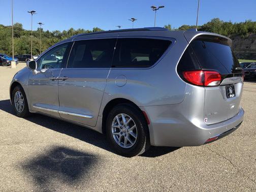 Billet Silver Metallic Clearcoat 2020 Chrysler Pacifica Touring L
