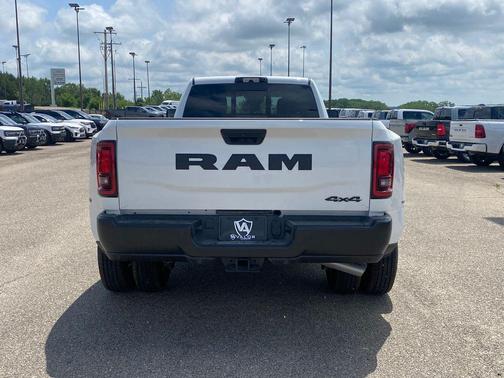 Bright White Clearcoat 2026 RAM 3500 Tradesman Crew Cab 4x4 8' Box