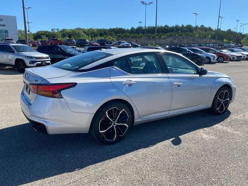 Brilliant Silver Metallic 2024 Nissan Altima SR FWD