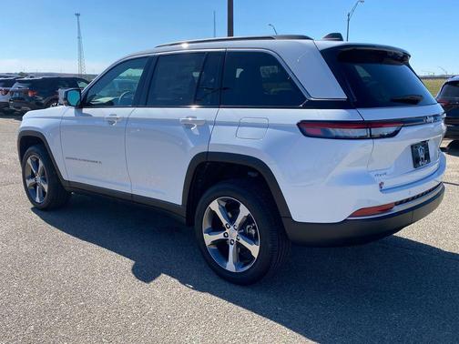 Bright White Clearcoat 2026 Jeep Grand Cherokee Limited