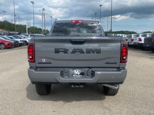 Ceramic Gray Clearcoat 2026 RAM 3500 Big Horn Crew Cab 4x4 6'4' Box