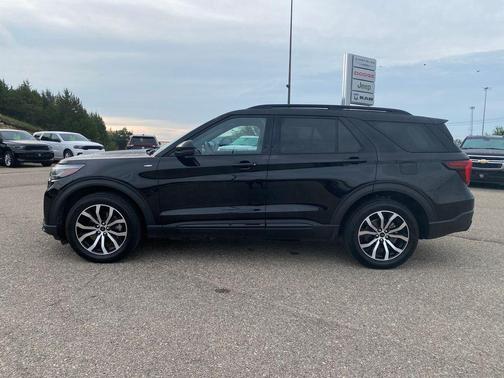 Agate Black Metallic 2025 Ford Explorer ST-Line