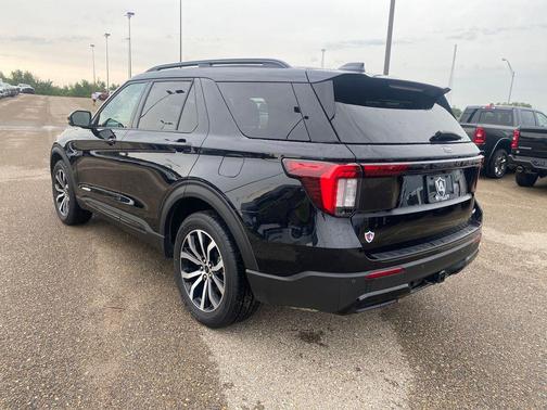 Agate Black Metallic 2025 Ford Explorer ST-Line
