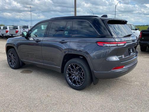 Baltic Gray Metallic Clearcoat 2026 Jeep Grand Cherokee Summit