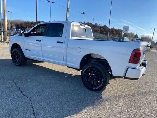 Bright White Clearcoat 2026 RAM 2500 Big Horn Crew Cab 4x4 6'4' Box