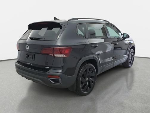 2024 Volkswagen Taos 1.5T SE Black