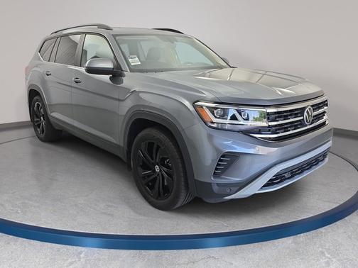 Platinum Gray Metallic 2023 Volkswagen Atlas 3.6 SE w/ Technology