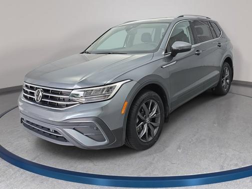 Platinum Gray Metallic 2024 Volkswagen Tiguan 2.0T SE