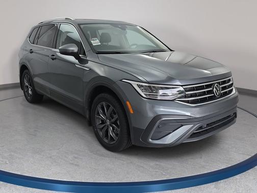 Platinum Gray Metallic 2024 Volkswagen Tiguan 2.0T SE